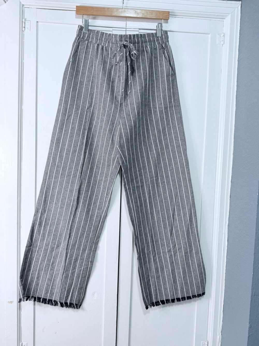 Very J Gray Pinstripe Drawstring Wide-Leg Pants